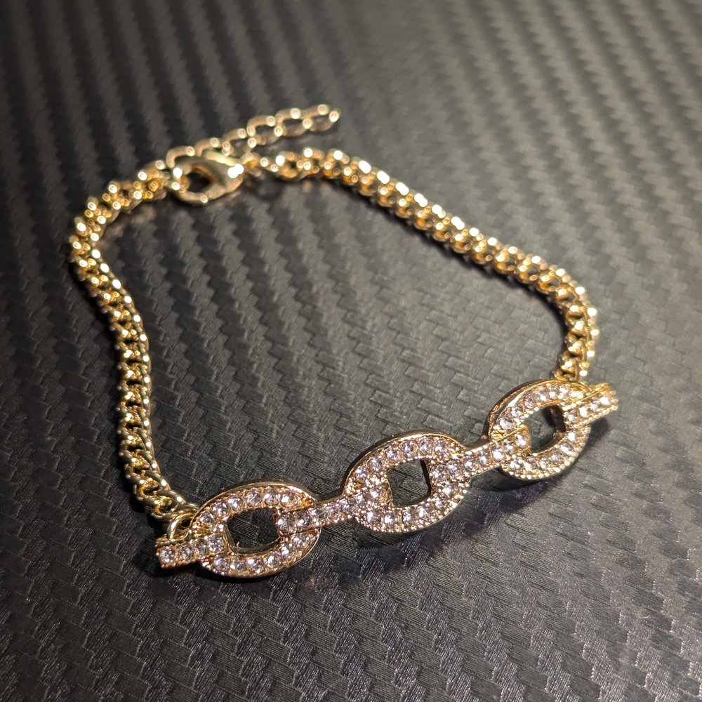 Round Rhinestone Bracelet - Picture 2 of 4